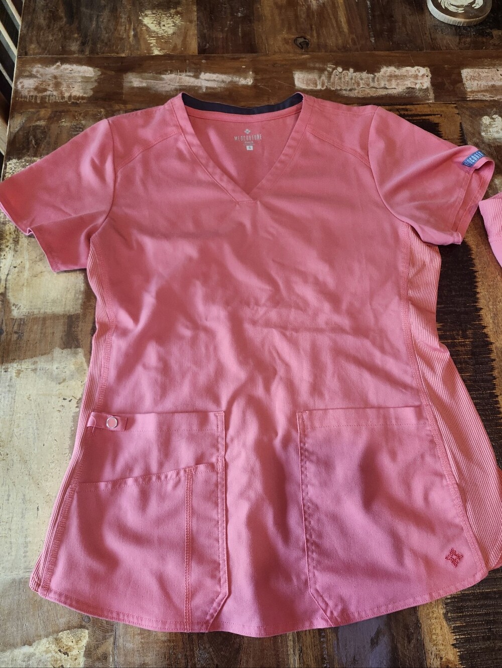 Med Couture Coral Pink Scrub Top and Jogger Pants Set (S/M) - Picture 8 of 12